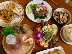 -Chom Cafe and Restaurant