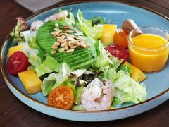 牛油果鲜虾沙拉-喜洲吧·江畔老船厂·庭院餐厅(喜临院店)