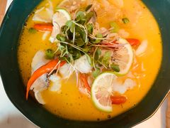 花开酸汤鱼虾跳-蜜桃花开·中西融合菜E&W(南长街店)