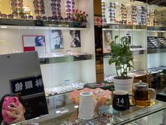 -三叶眼镜城批发市场(上海火车站店)