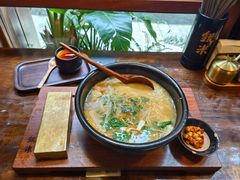 -银米·云南传统过桥米线(双廊黑金冠店)