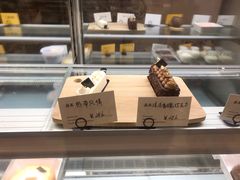 面包甜点陈列柜-六伴夏烘焙蛋糕·低糖动物奶油