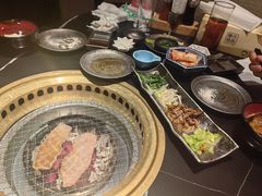 -山川小町·极番烧肉(新地假日广场店)