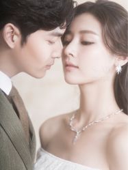 -雪中彩影婚纱摄影·微光艺术中心