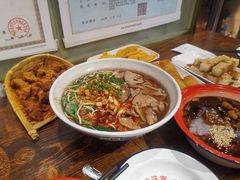 -爆炸头阿姨小四川正宗川味小吃(无任何分店)