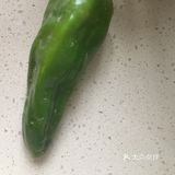 翻炒均匀，再放入青椒炒至断生即可