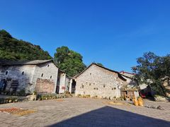 -高荡千年布依古寨旅游景区