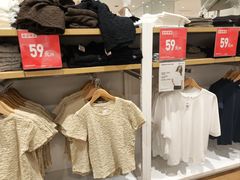 -优衣库(太原龙湖万达广场店)