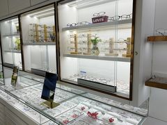 -翰佐蔡司小乐圆·依视路星趣控·暴龙眼镜折扣店