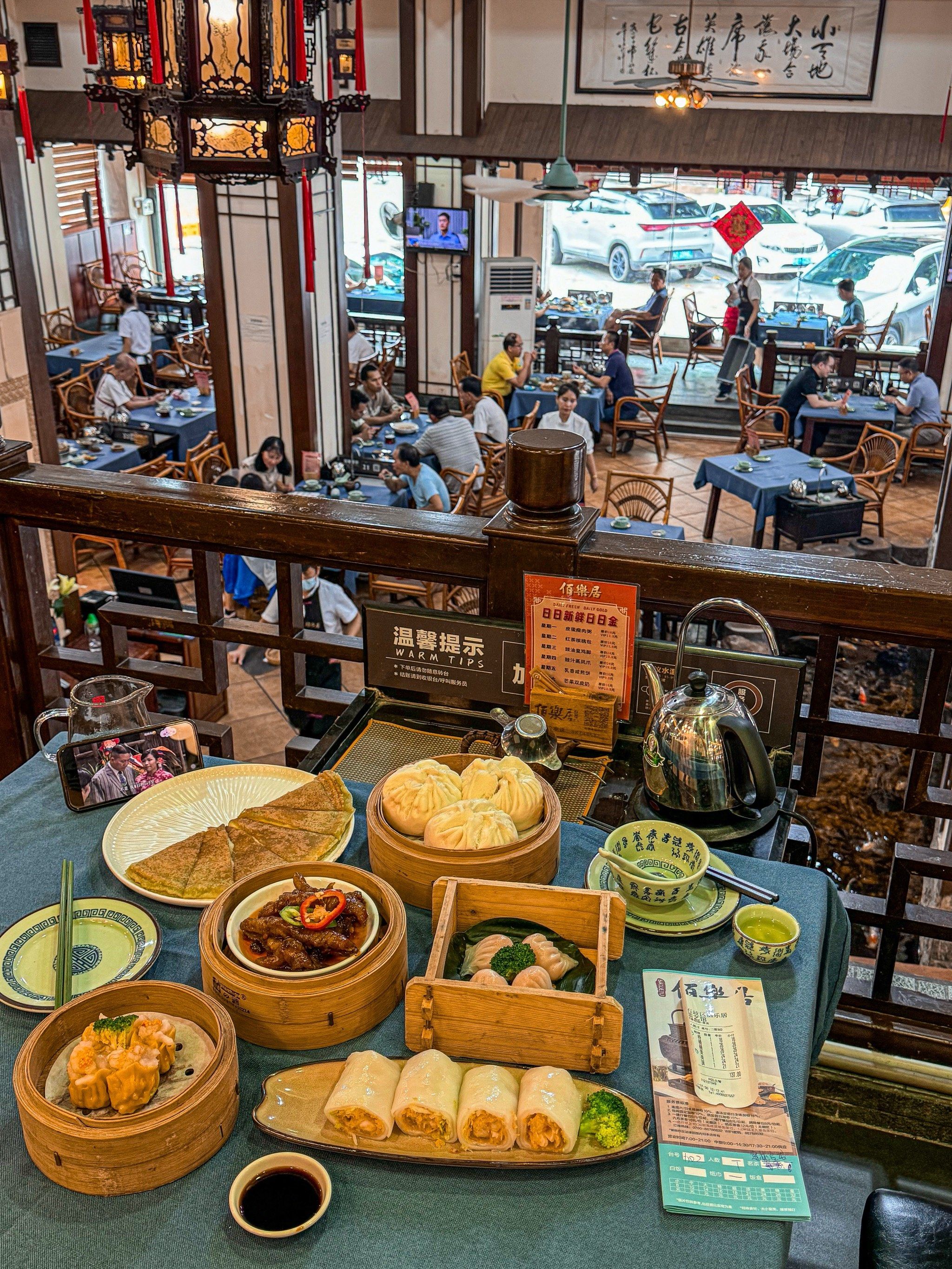 茶楼前三不开玩笑.老牌茶楼