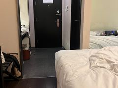 -桔子酒店(上海西藏北路地铁站店)