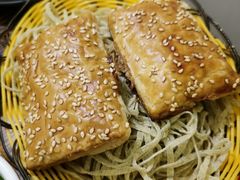 -洞庭洲·防空洞火锅·铜锅涮肉·烧烤(新百广场店)