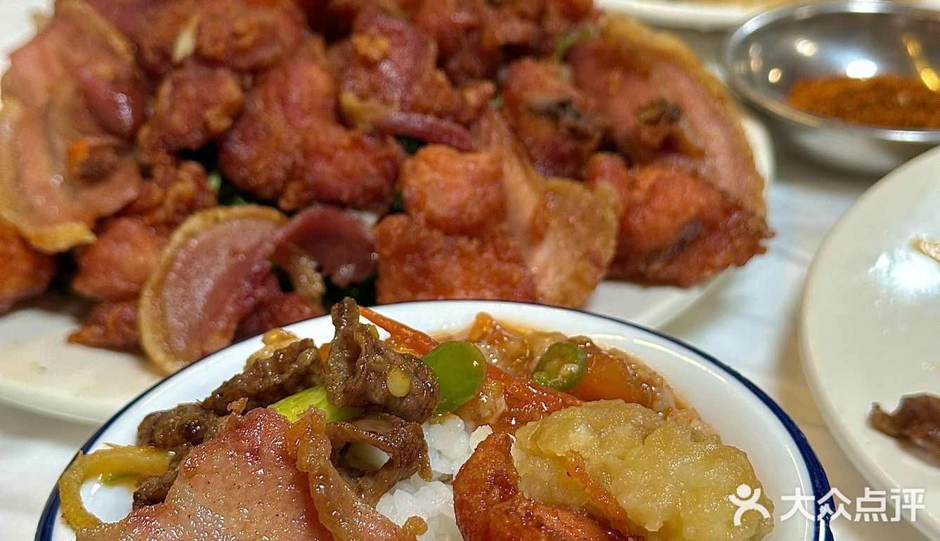丽江土著带路！这家饭店让我连干三碗饭！