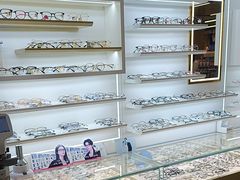 -美式眼镜·授权蔡司.依视路.尼康.豪雅.明月(南翔印象城店)