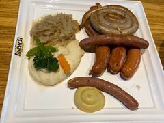 -LENBACH兰巴赫西餐啤酒坊(大连东港店)