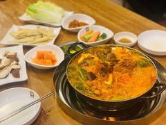 土豆排骨火锅-喇喇排骨火锅·传统韩式脊骨汤(望京西园总店)