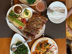 -Chom Cafe and Restaurant