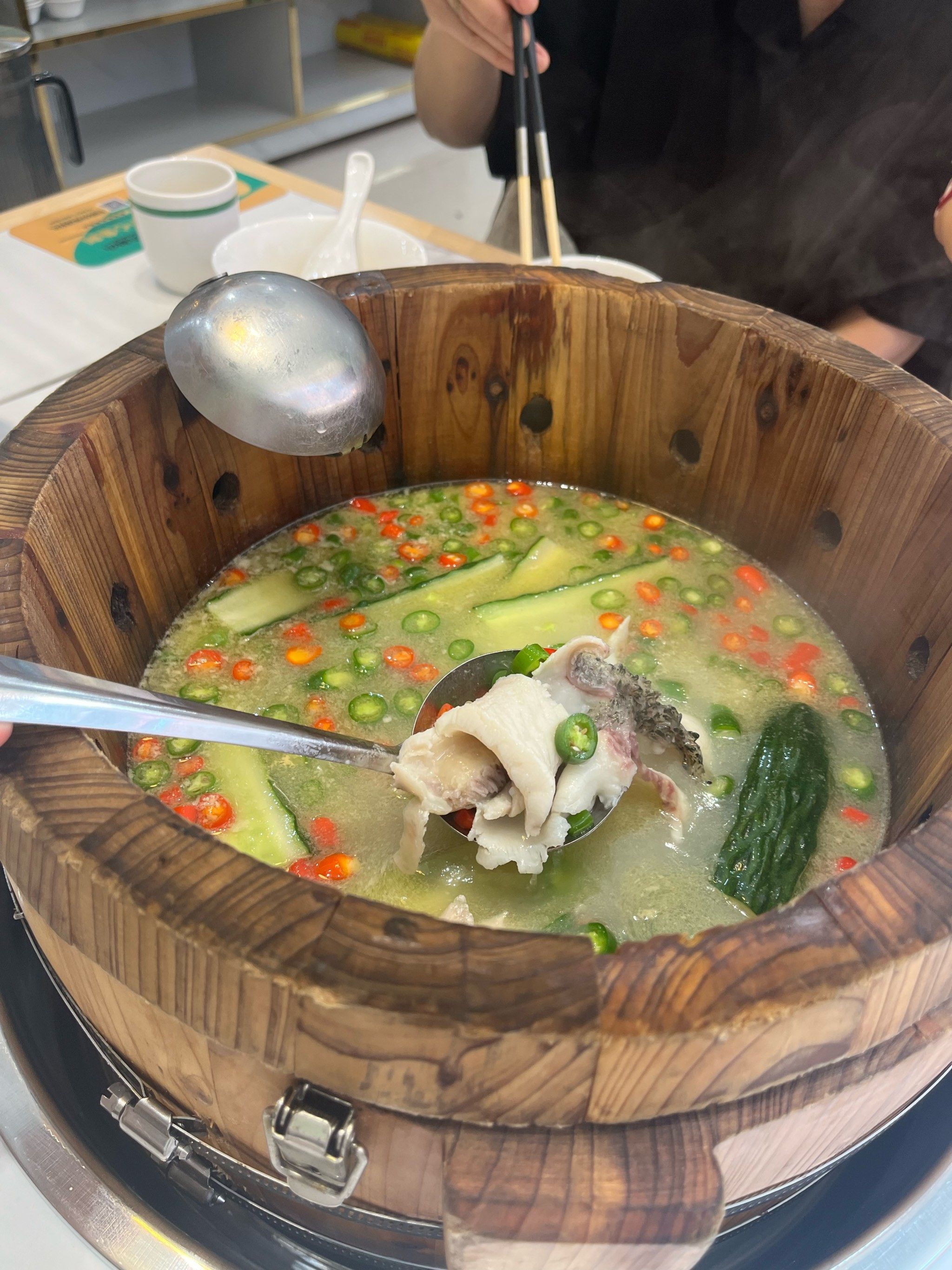 从大理吃饭了从江的木桶鱼