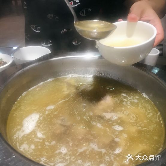 黔香园卤味坊(宝山北路店)