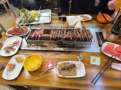 -哈尔滨小酒馆·鲜肉现穿自助烧烤(康新花园店)