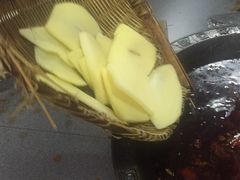 -茅草房·河畔园林火锅