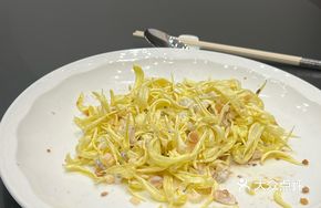 Chrysanthemum Salad