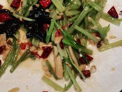 山芹炝炒豆黄金-老牌坊鲁菜名店(美莲广场店)