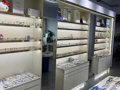 -视野联行眼镜•蔡司•依视路(温江店)