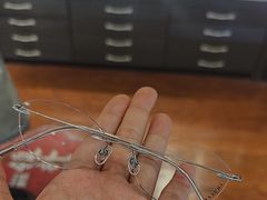 -黄益静眼镜行