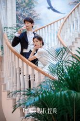 -现代经典婚纱摄影