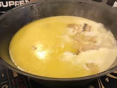 -鲜入围煮花胶鸡海鲜火锅