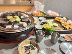 -围炉肉舍•炭烤活鳗•丹东海鲜烤肉(步行街店)