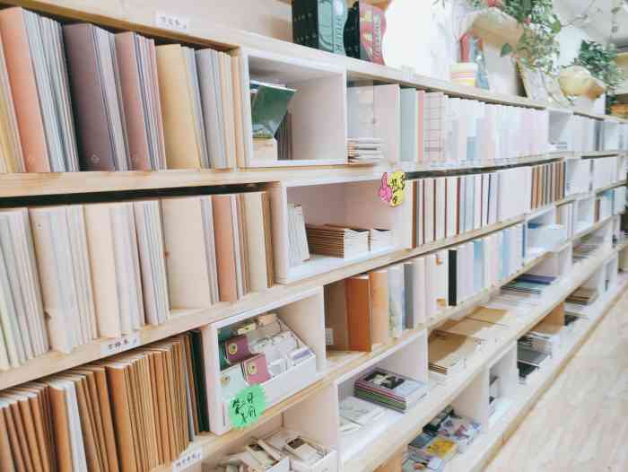 金科状元(高新一中店)-"最烂店,卖文具的大妈,泼妇一个,早日倒闭.