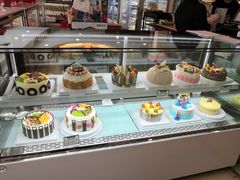 面包甜点陈列柜-蜂蝶来饼店(拱北总店)