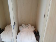 更衣室很简单的-上海柏悦酒店