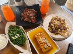 -隔壁老王·家常云南菜(花巷店)