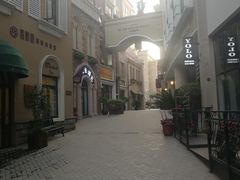 -鲁邦国际风情街(麦世达韩国精品百货店)