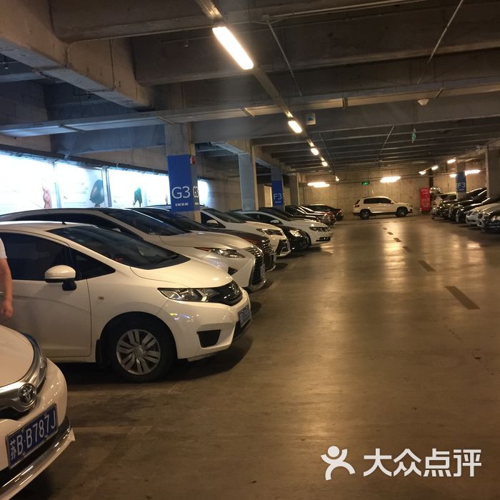 宜家家居停车场