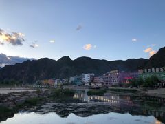 -百里峡七彩艺术小镇