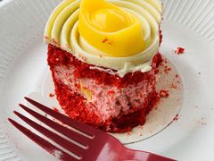 柠檬元宝红丝绒蛋糕-COSTA COFFEE(上海五玠坊店)
