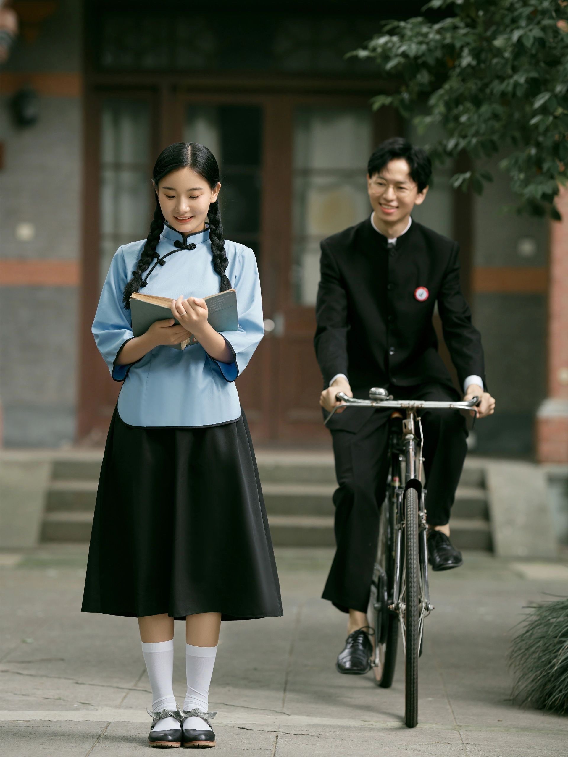 民国时期的学生装婚纱照也太甜腻了吧💕