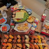 郑州人民路上这个黏不唧唧的奶酪炸鸡吼吼吃哇～ 