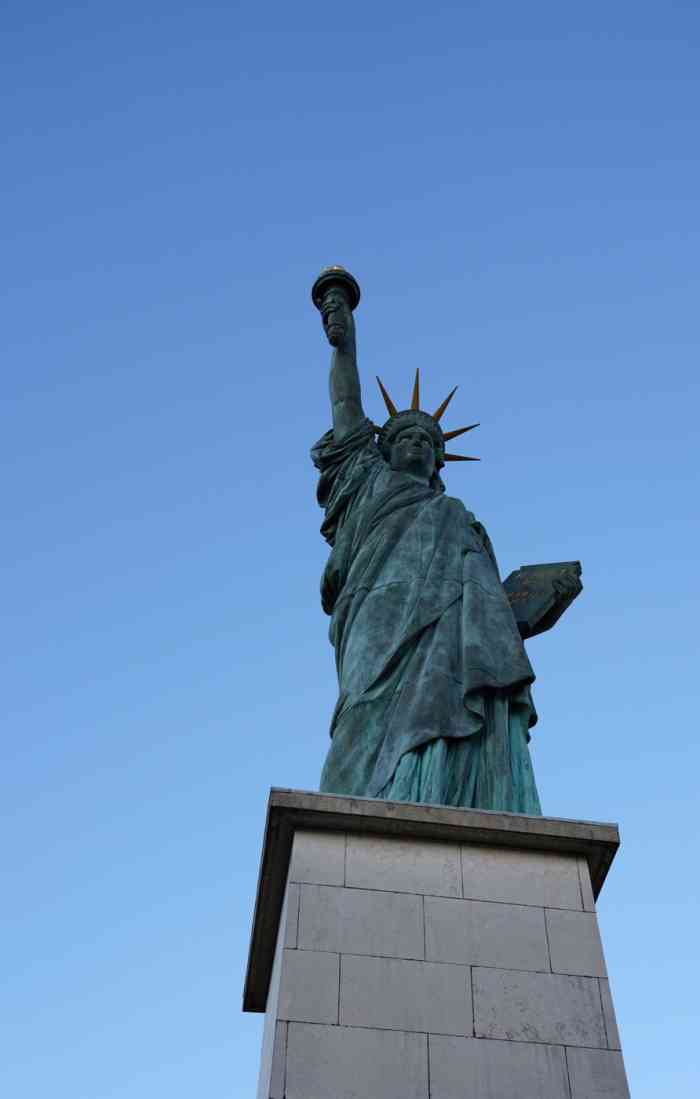 法国自由女神像-"法国自由女神像～在巴黎塞纳河中央天鹅小岛.