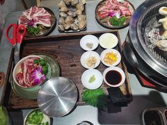 -围炉肉舍•炭烤活鳗•丹东海鲜烤肉(步行街店)