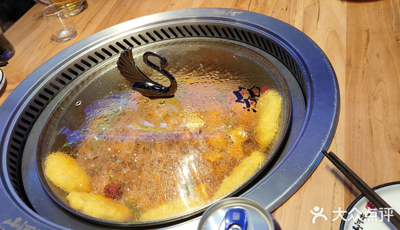 山河屯铁锅炖,排骨锅肉质鲜美,肉量充足.