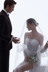 点击看大图 现代简约-挪娅婚纱摄影皇家会所