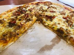 金枪鱼辣肠披萨-魏斯理汉堡(西安沣东吾悦店)