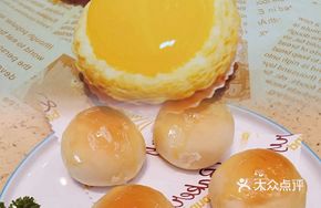 Dingdian Huang One-Bite Baozi