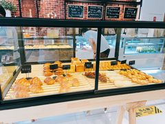 面包甜点陈列柜-熊叔熊婶面包房(团结湖店)