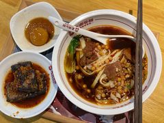 招牌红烧牛肉米粉-呷佬·长沙手工米粉(金沙江路店)